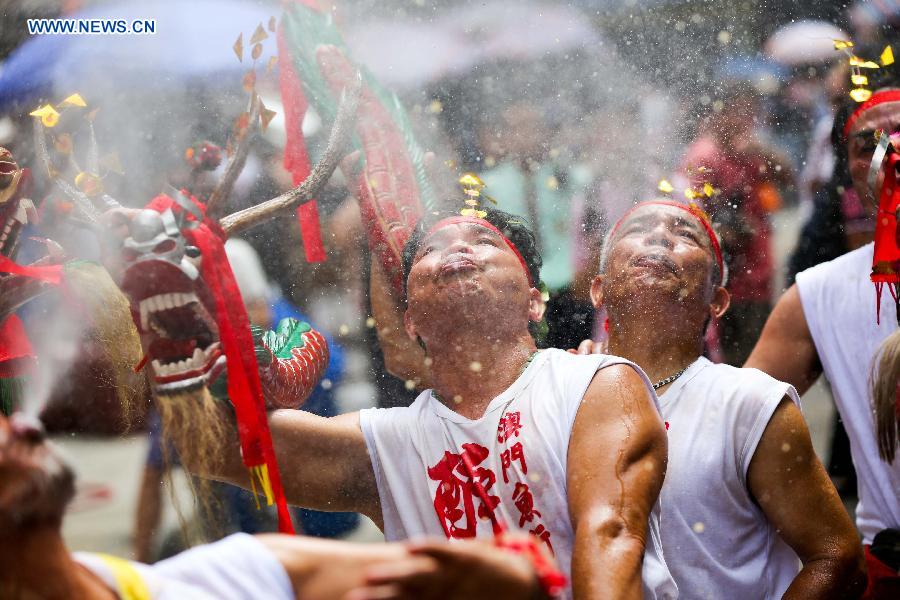 Drunken Dragon Festival held to celebrate Buddha's birthday in Macao