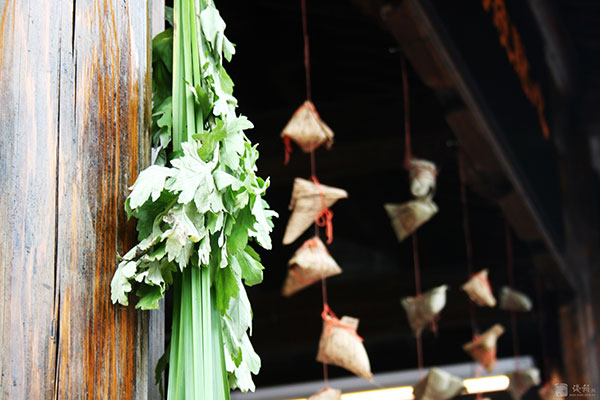 Traditional customs mark Dragon Boat Festival