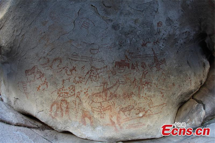 Mysterious rock carvings in Xinjiang resemble airplane