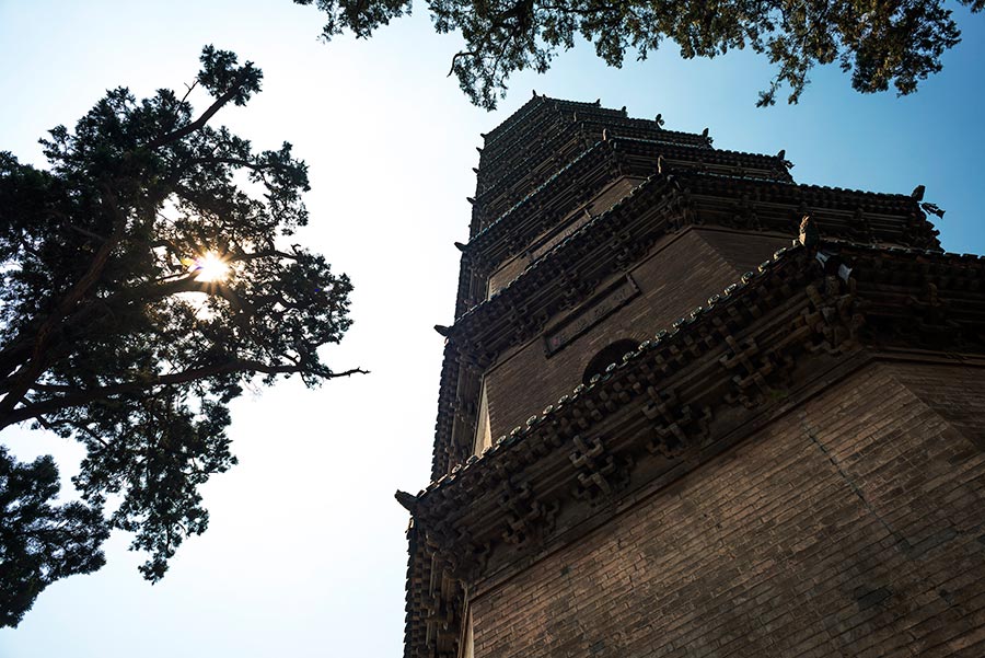 Shanxi in the Eyes of Foreigners: Looking at the roofs