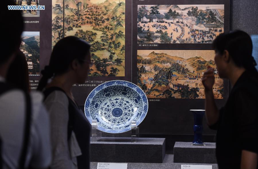 Cultural relics exhibition opens to public in Beijing