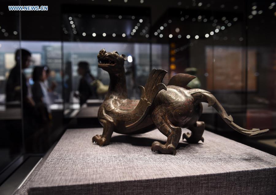 Cultural relics exhibition opens to public in Beijing