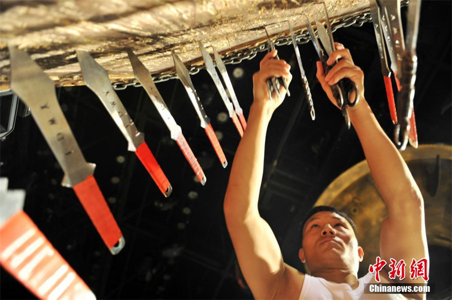 A folk artist couple famous for 'knives-throwing' performance