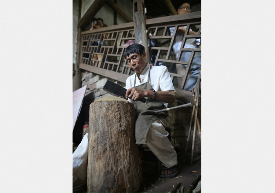 Traditional oil paper umbrellas shine in modern age