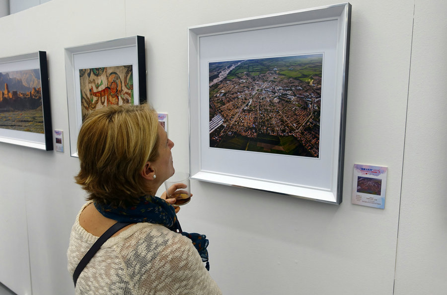 Culture of Xinjiang shines through in Madrid