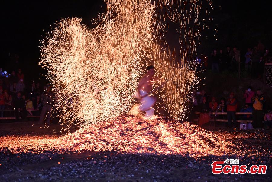 'Fire walking' ceremony held in E China village