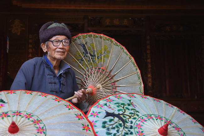 A visit to the oiled paper umbrella village in Yunnan province