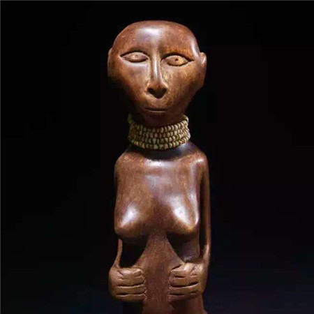 African wood carvings displayed in Shanghai