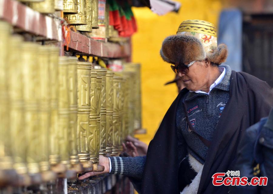 Winter pilgrimage on the way in Lhasa