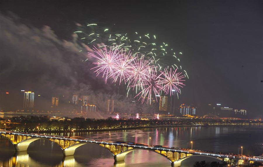 Musical firework show paints sky in Changsha