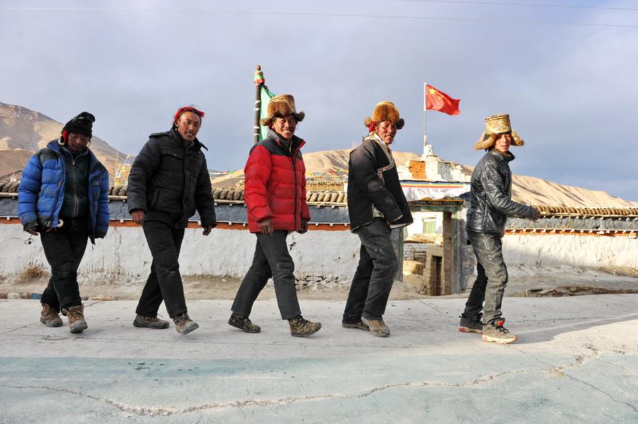 Villagers gather to dance 'Guozhuang' to celebrate Tibetan New Year