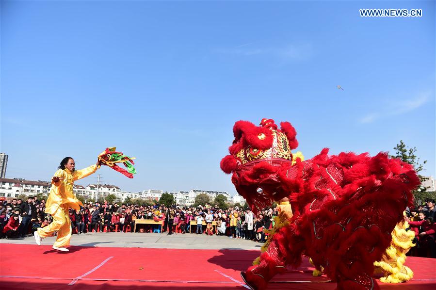 Celebrations take place to greet lantern festival in Anhui