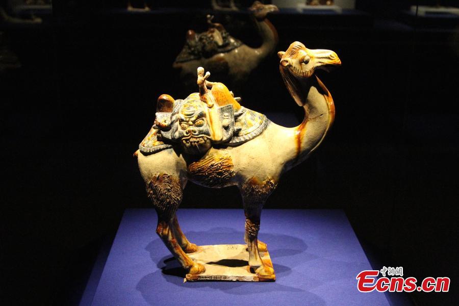 Tri-colored glazed pottery show held in Xi'an