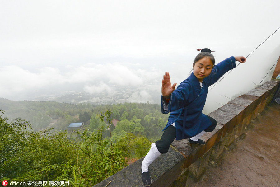 Post-90s female Taoist priest's unique life