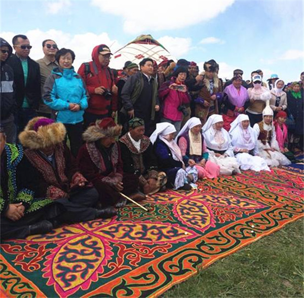 Traditional Kazakh wedding showcased in Xinjiang