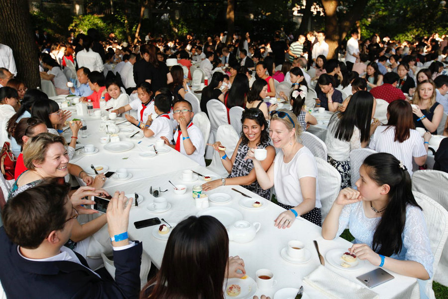 World's largest cream tea party marks Queen's 90th in China