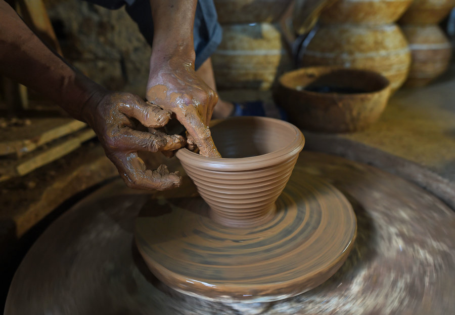 Man spends half a century making clay jars