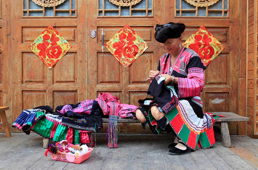 Huangluo: China's 'long hair village'