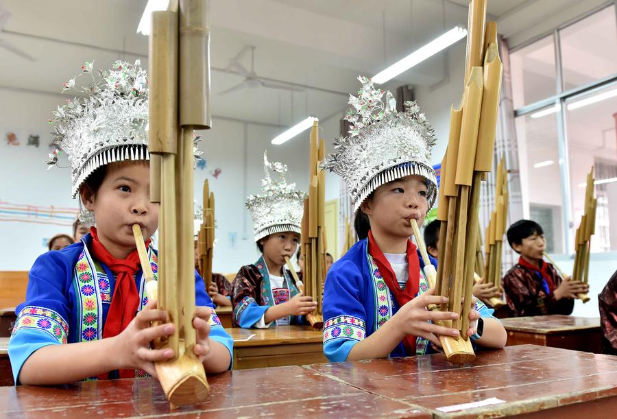 Students take courses on intangible cultural heritages