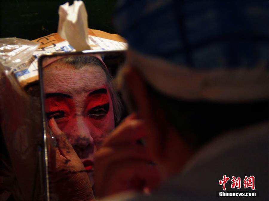 Seniors strive to preserve Guiju Opera in SE China's Guangxi