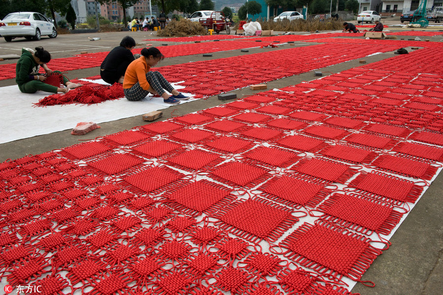 Chinese crafts bring delight to upcoming Lunar New Year