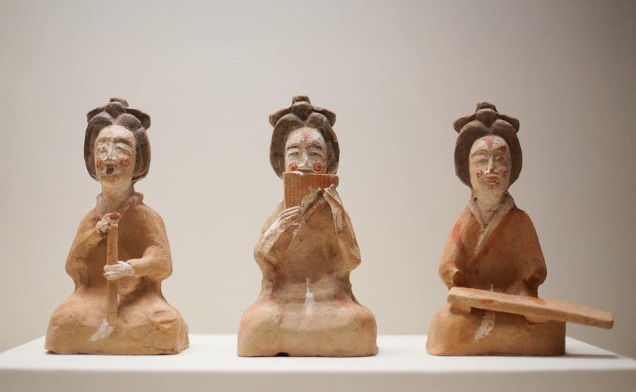 Pottery figurines showcase women's lives in ancient times