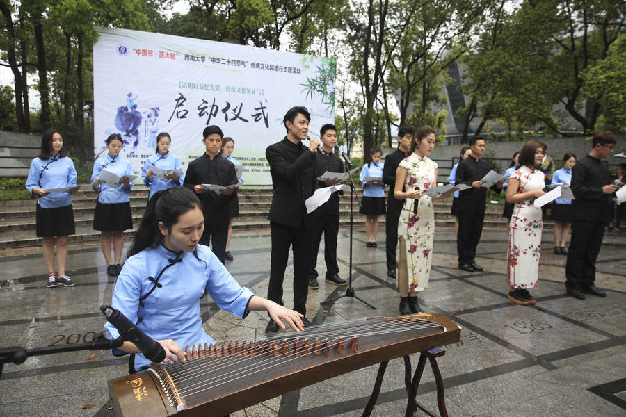 Foreign students experience Qingming culture