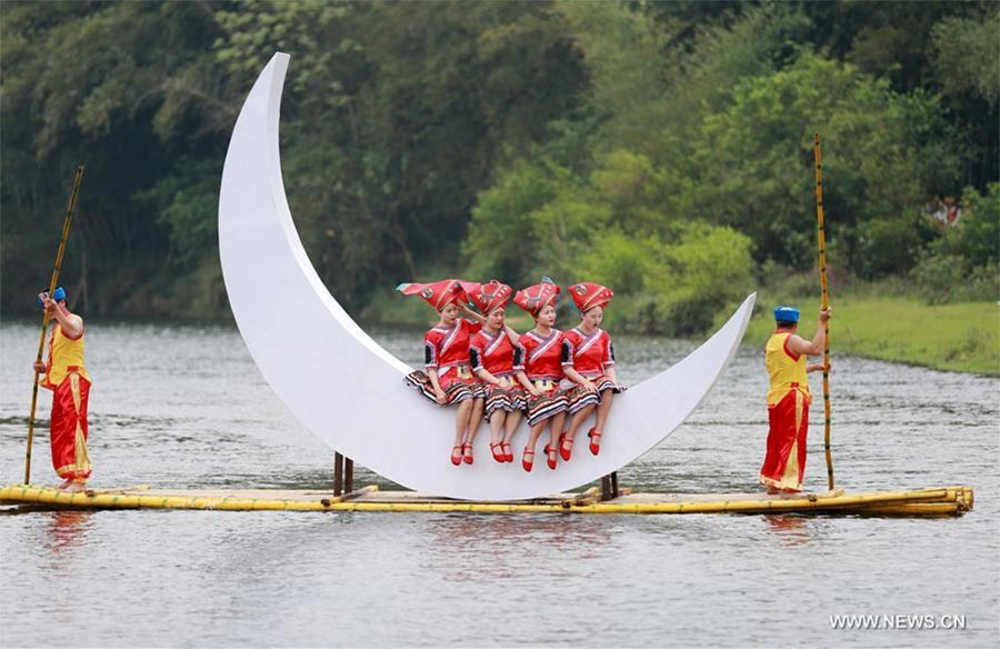 People around China celebrate Sanyuesan Festival