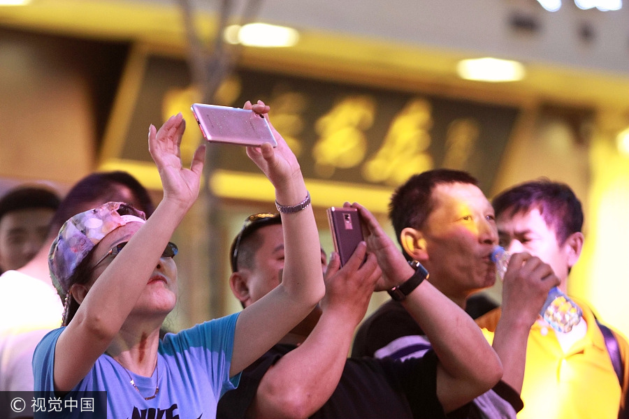 Balcony Concert attracts crowds in Harbin