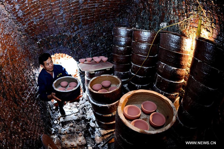 Pic story: Technique of making Jianzhan porcelain