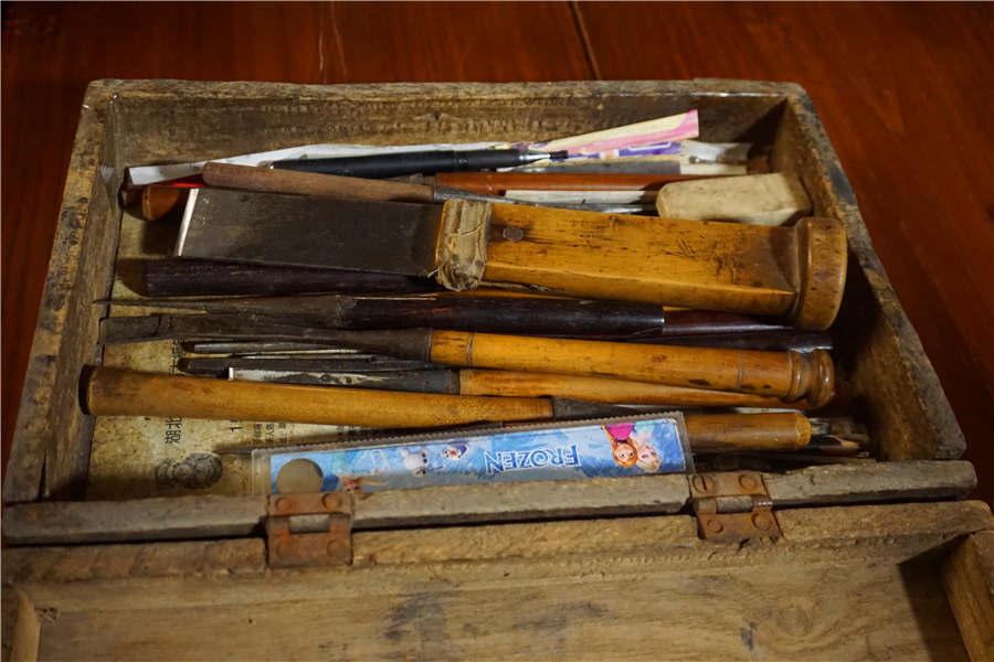 88-year-old wood engraver carves name in history books