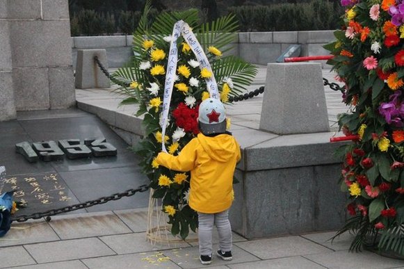 志愿軍烈士后代集體祭奠先烈