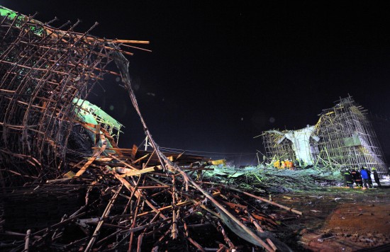 昆明新機(jī)場(chǎng)在建橋梁垮塌7人死亡34人受傷(圖)