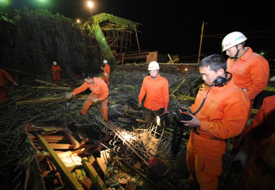 昆明新機(jī)場(chǎng)在建橋梁垮塌7人死亡34人受傷(圖)