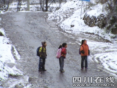 雷電雨雪“四重天” 廣元4月飄起大雪