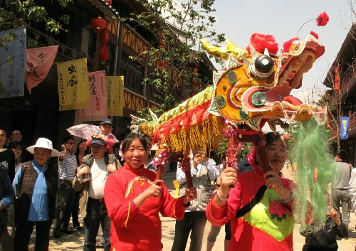 昆明：“古鎮(zhèn)廟會”度五一