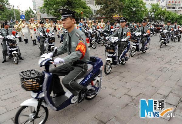 北京東城警方成立校園保安電瓶車(chē)巡邏隊(duì)