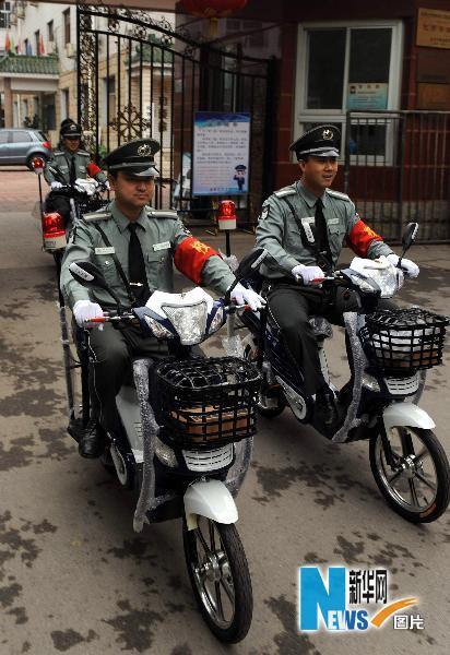 北京東城警方成立校園保安電瓶車(chē)巡邏隊(duì)