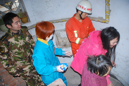 河南一女子因家庭矛盾跳樓欲輕生