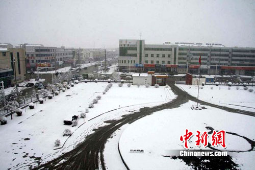 河北多地四月飛雪 積雪達(dá)14cm