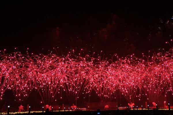 大連絢麗煙花迎新春[組圖]