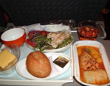 飛機(jī)餐也美味 實(shí)拍各國航空公司美味飛機(jī)餐