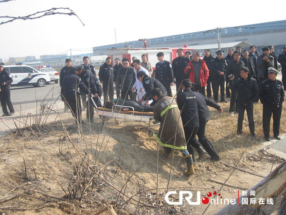 河南商丘一客車墜入池塘致12人遇難 幸存者救出多名乘客