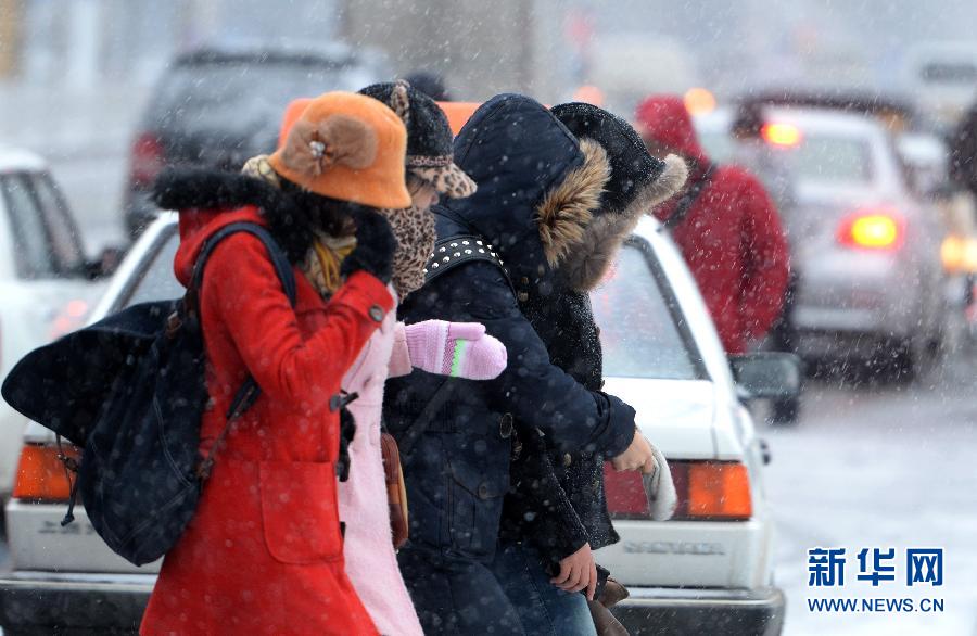 吉林黑龍江“暴雪圍城” 多地中小學(xué)19日繼續(xù)停課