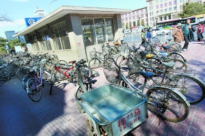 綠色出行有諸多不便 騎車(chē)換乘地鐵遇存車(chē)難