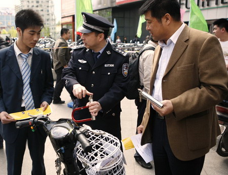 海淀警方啟動“護車愛民”防范盜竊非機動車宣傳活動