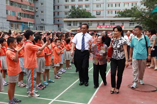 弘揚(yáng)愛國主義 爭當(dāng)紅色少年：和平里第九小學(xué)開學(xué)