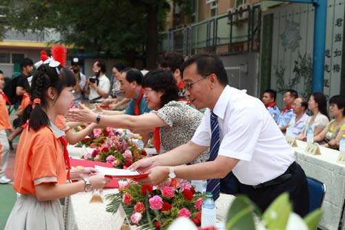 弘揚(yáng)愛國主義 爭當(dāng)紅色少年：和平里第九小學(xué)開學(xué)