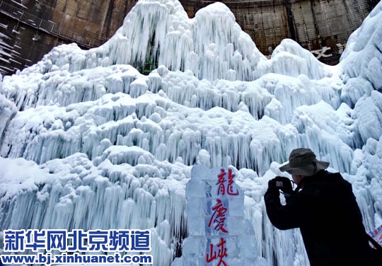 北京:延慶縣冰燈彩燈迎新年