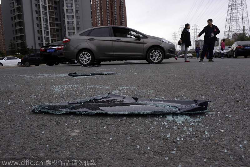 北京立水橋數(shù)十輛車被砸車窗 車內(nèi)物品丟失